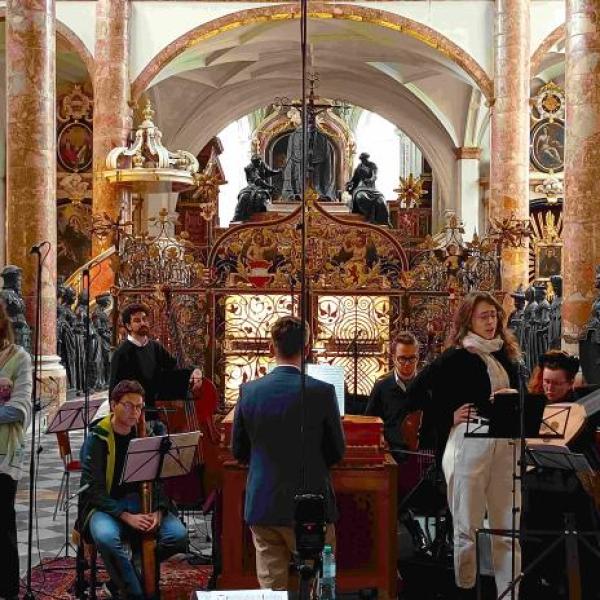 L'Ensemble der Innsbrucker Hofmusik durante la prova nella Hofkirche (foto di Paolo Scarnecchia)