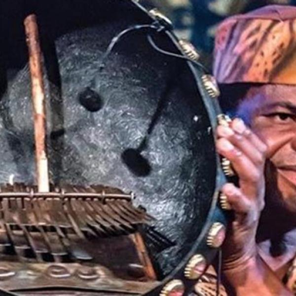 Cosmas Magaya (foto di Cliff Warner)