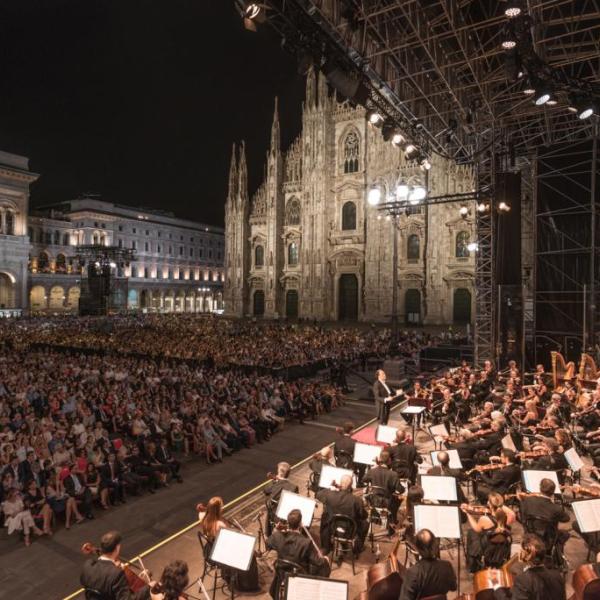 La Filarmonica  della Scala in Piazza del Duomo