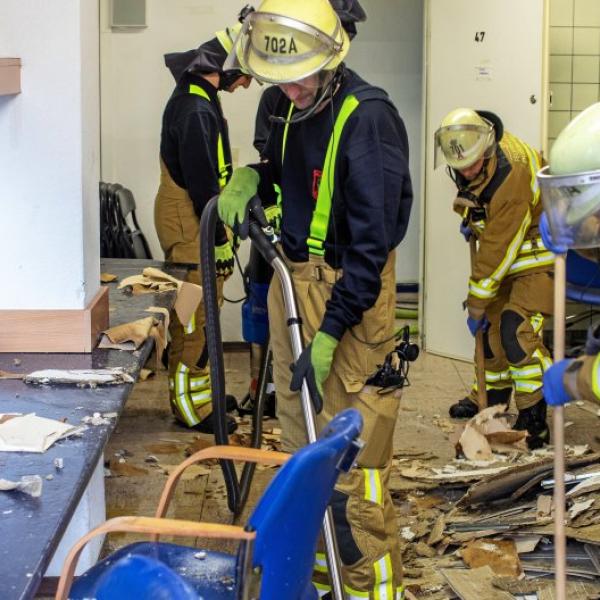 I vigili del fuoco all'Opera di Dusseldorf (Foto Christoph Reichwein)