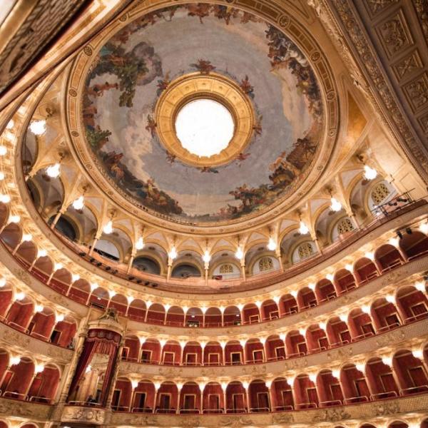 La sala del Teatro Costanzi (foto Fabrizio Sansoni - Opera di Roma)