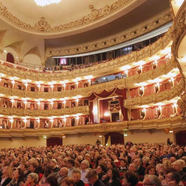 Il Teatro Filarmonico di Verona (Foto Ennevi)