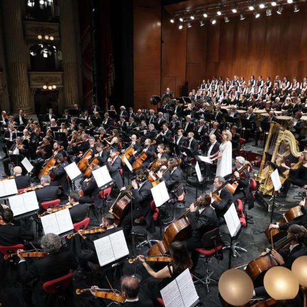 Gatti e l'Orchestra della Scala ( Foto Brescia e Amisano)