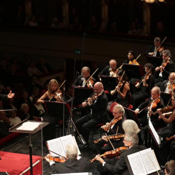 Riccardo Chailly e la Filarmonica della Scala (Foto Brescia/Amisano)