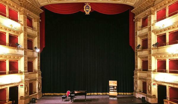 Palco del Teatro dell’ Unione di Viterbo 10° concorso internazionale di canto lirico Fausto Ricci