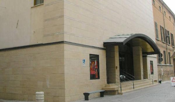 Ingresso del Teatro Diego Fabbri di Forlì, sede delle finali del concorso Teatro Diego Fabbri