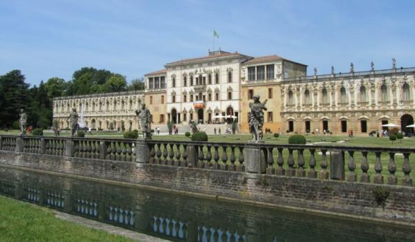 Villa Contarini di Piazzola sul Brenta L'Associazione La Bottega della Lirica-Audizioni per l'opera lirica "La Traviata"