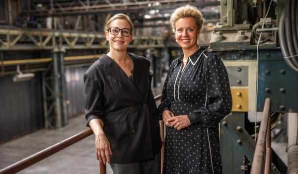 Lydia Steier e Ina Karr Lydia Steier e Ina Karr