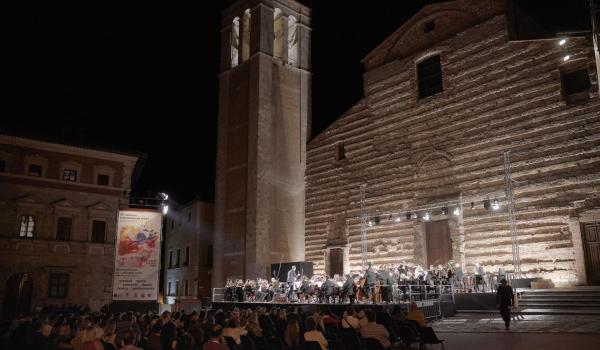 Un concerto del Cantiere in Piazza Grande