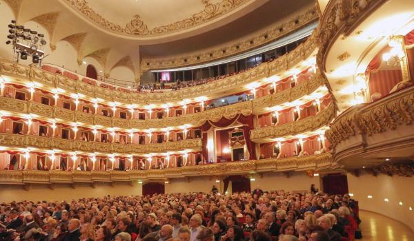 Il Teatro Filarmonico di Verona (Foto Ennevi) Il Teatro Filarmonico di Verona (Foto Ennevi)