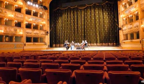 Concerto a teatro vuoto