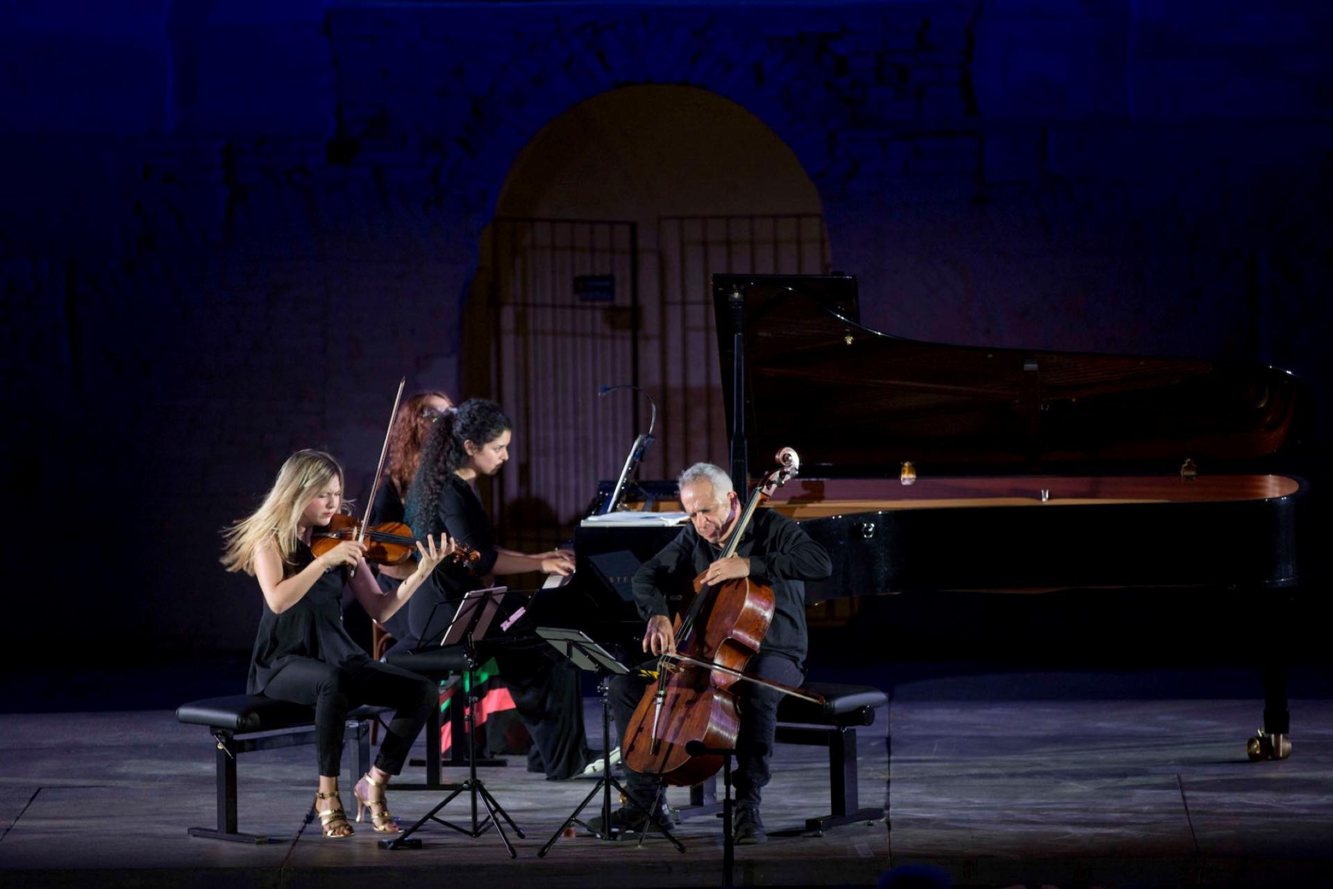Clarissa Bevilacqua, Carlotta Maestrini, Giovanni Sollima (foto Fondazione I Teatri) Clarissa Bevilacqua, Carlotta Maestrini, Giovanni Sollima (foto Fondazione I Teatri)