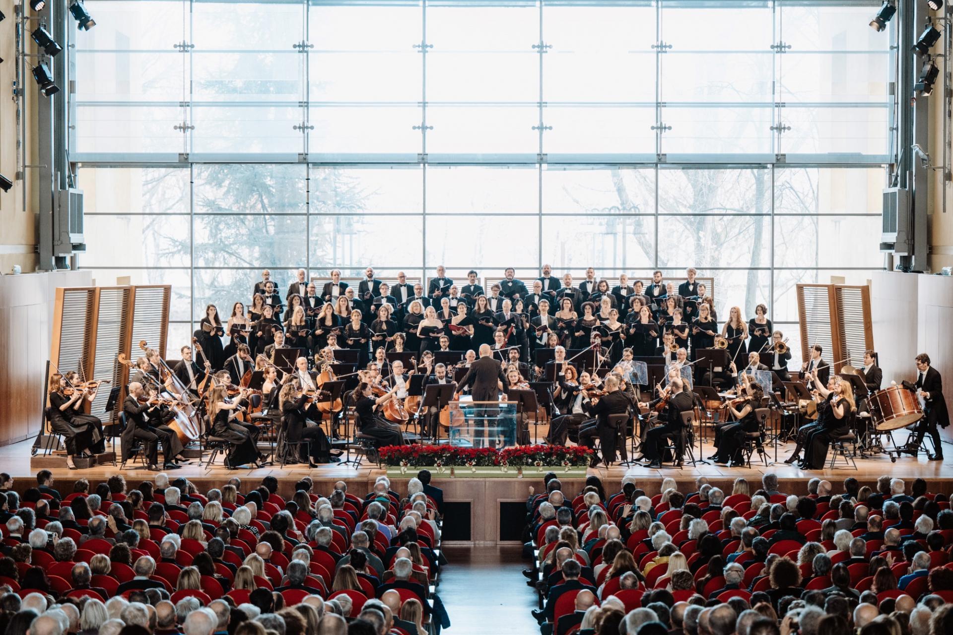 Concerto di Capodanno 2024 - Filarmonica Arturo Toscanini, Coro del Teatro Regio di Parma (foto Luca Pezzani) Concerto di Capodanno 2024 - Filarmonica Arturo Toscanini, Coro del Teatro Regio di Parma (foto Luca Pezzani)