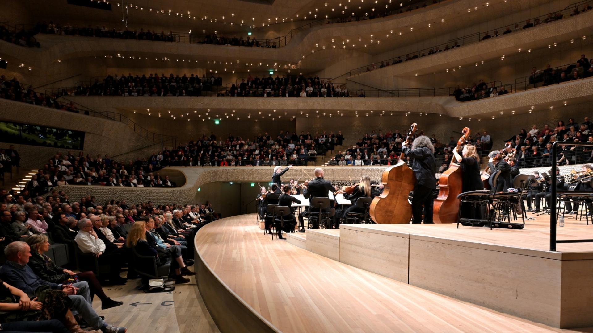 Orchestra Leonore - Amburgo (foto Carsten Peter Schulze) Orchestra Leonore - Amburgo (foto Carsten Peter Schulze)