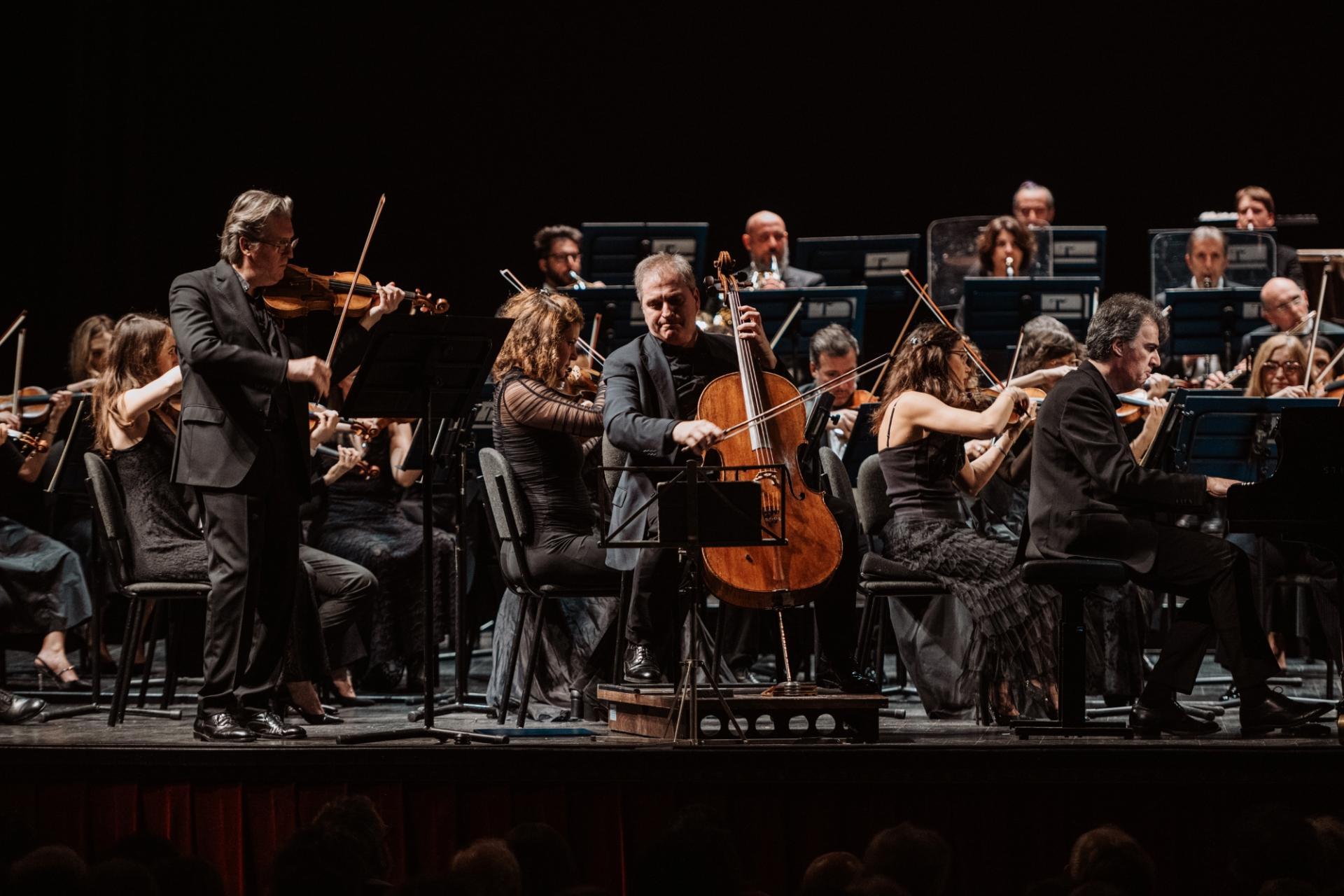 Trio di Parma - Filarmonica Toscanini - Diego Ceretta (foto Luca Pezzani) Trio di Parma - Filarmonica Toscanini - Diego Ceretta (foto Luca Pezzani)