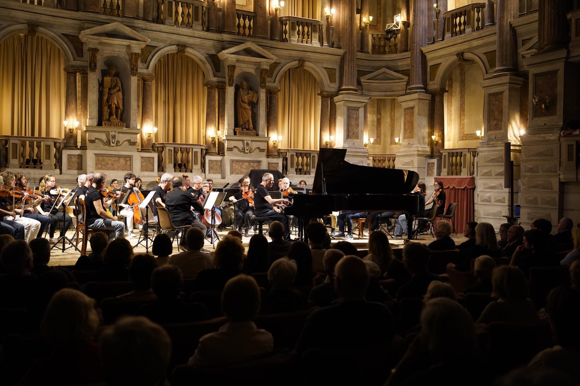 Lonquich e l'Orchestra da Camera di Mantova