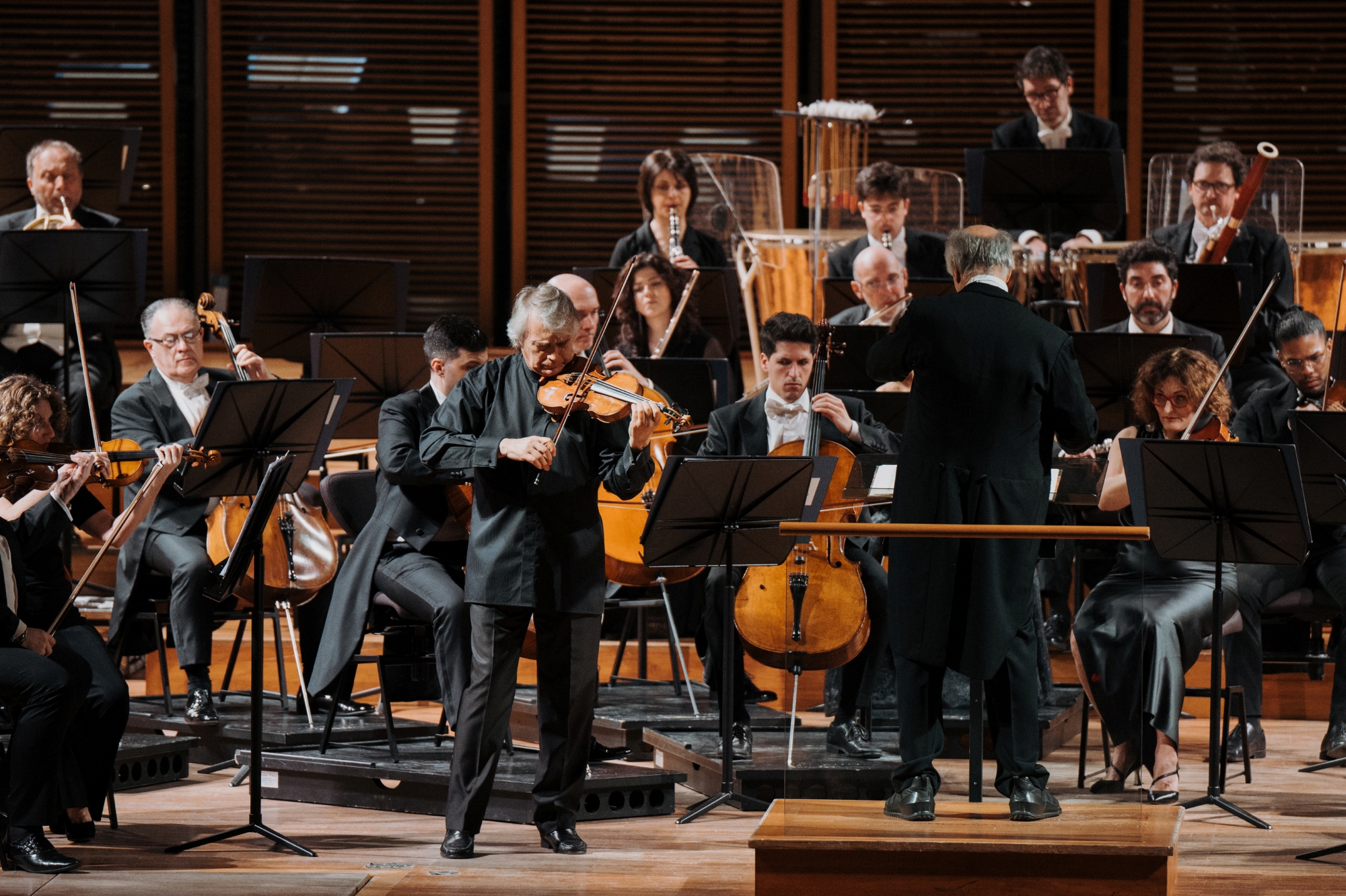 Oleg Caetani, Boris Belkin, Filarmonica Arturo Toscanini (foto Luca Pezzani)