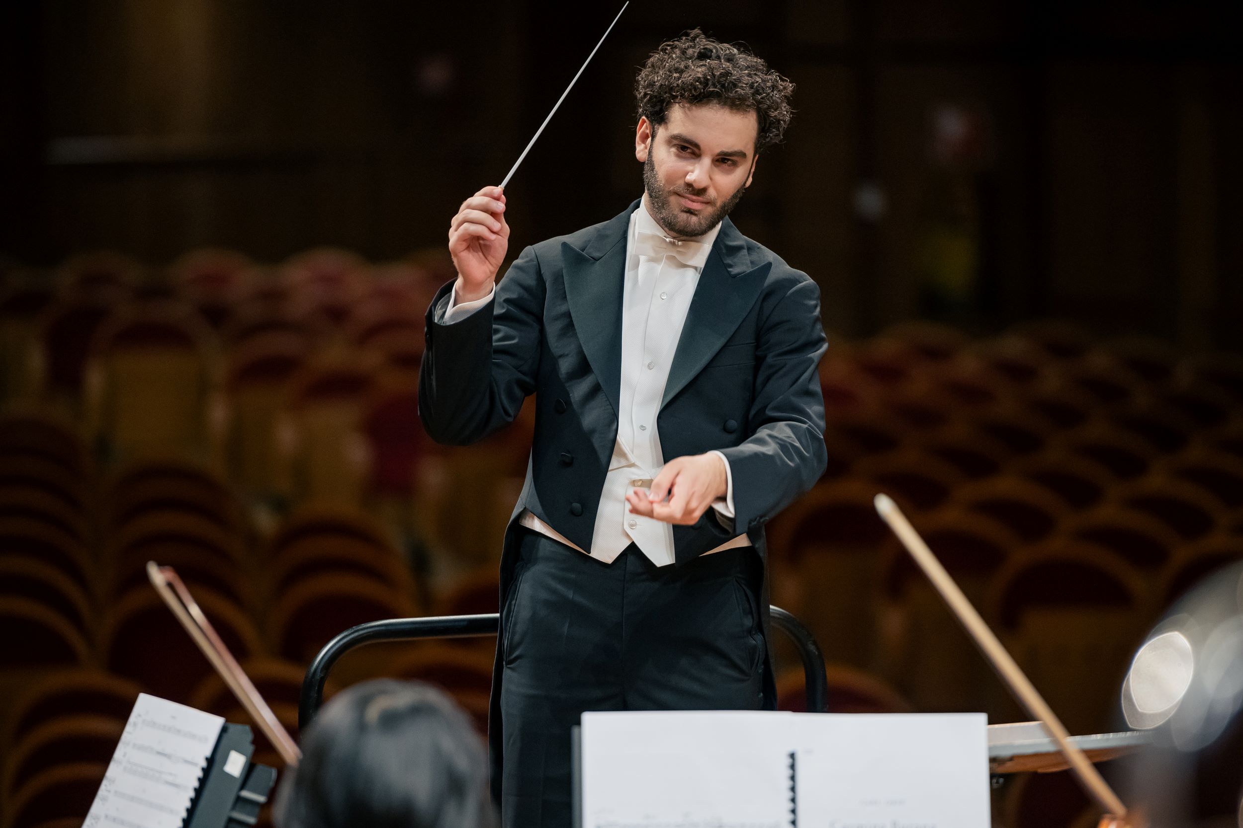 Emmanuel Tjeknavorian con l_Orchestra Sinfonica di Milano - foto Sergio Bertani