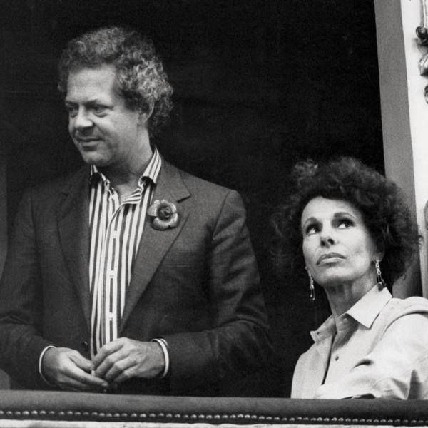 Franco Maria Ricci e Ornella Vanoni in un palco del Regio, 1976 (da RegioPeople)