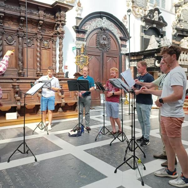 The Binchois Consort durante la prova nella Sint-Pauluskerk (foto di Paolo Scarnecchia)