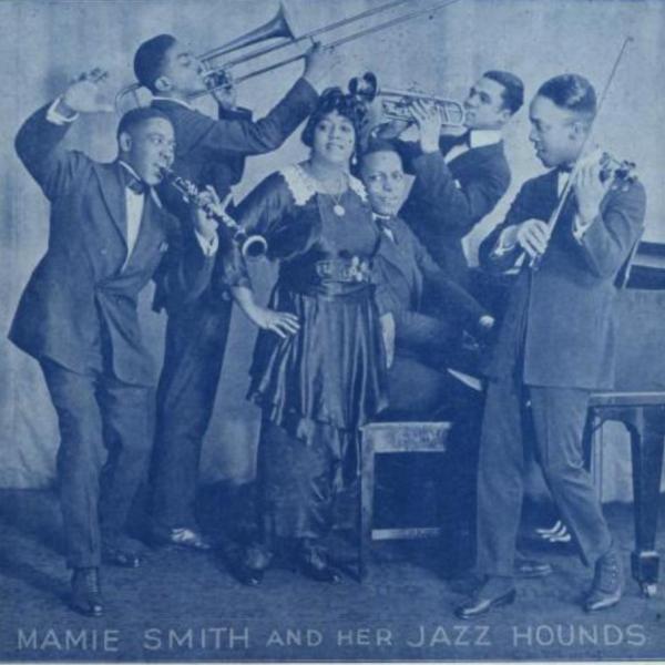 Mamie Smith “and her Jazz Hounds” sulla copertina dello spartito di "Crazy Blues"