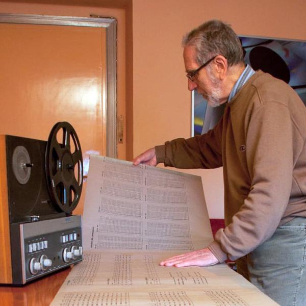 Enore Zaffiri con l’autografo di Musica per un anno (foto di Marco Stefenatto)