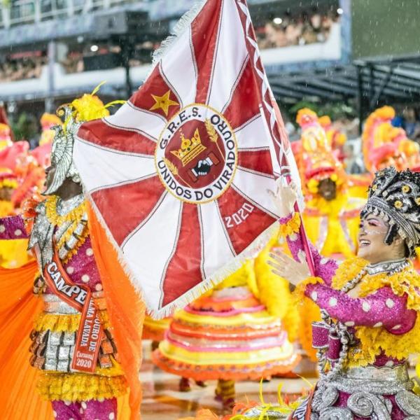 Unidos de Miradouro al Carnevale di Rio 2020 (foto di Renata Xavier e Leandro Lucas, dalla pagina <a href="https://www.facebook.com/pg/unidosviradouro/photos/?tab=album&album_id=2969369643102760&ref=page_internal">Facebook</a> del gruppo)