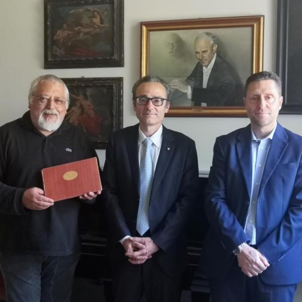 Massimo Felici (direttore Conservatorio "Botio"), Gino Gandolfi (donatore, famiglia Gandolfi), Marco Ferretti (presidente Conservatorio "Boito")