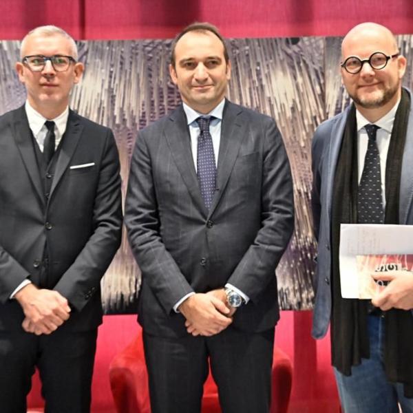 Mathieu Jouvin (sovrintendente), Stefano Lo Russo (sindaco di Torino) e Sebastian Schwarz (direttore artistico)