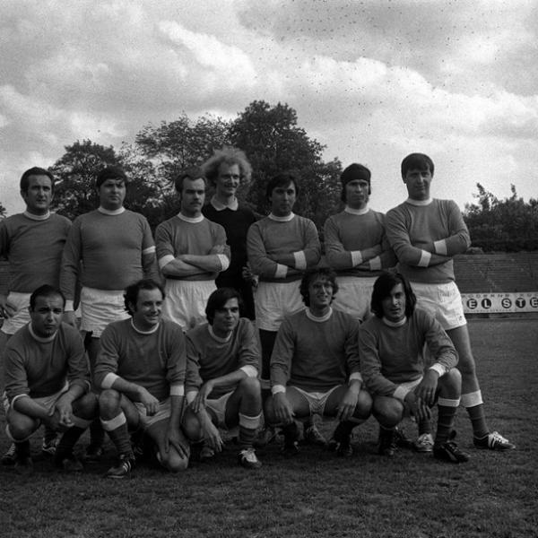 Claudio Abbado con la squadra di calcio della Scala