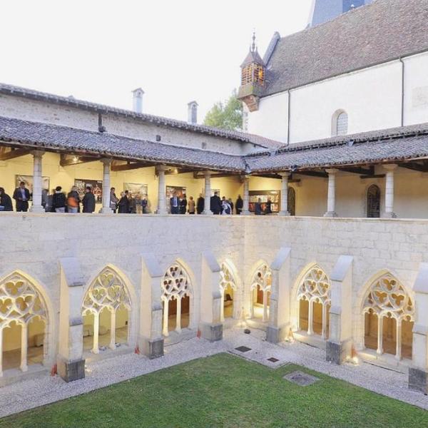 Il chiostro dell'Abbazia di Ambronay