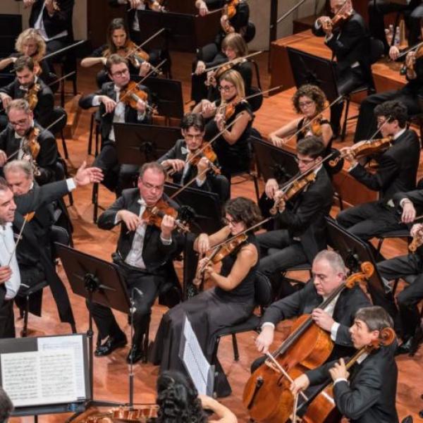 Gatti e l'Orchestra Sinfonica Nazionale della Rai (Foto Più Luce)