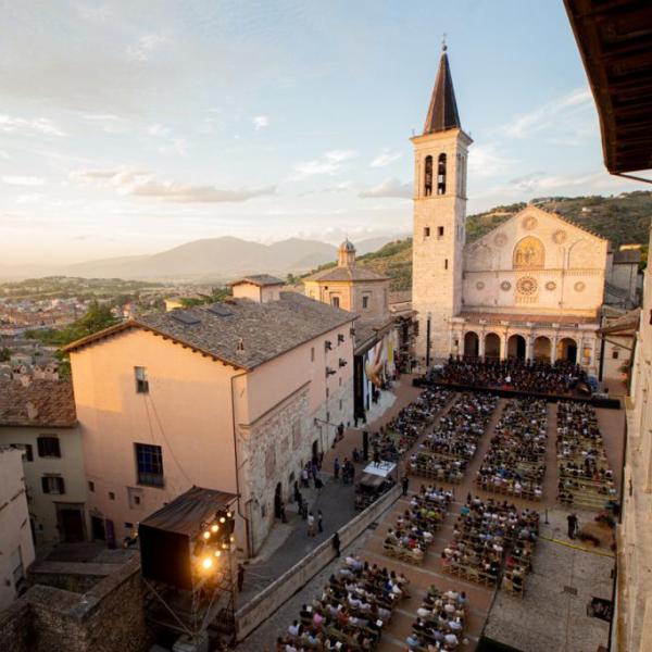 Piazza Duomo di Spoleto (Foto Andrea Veroni)