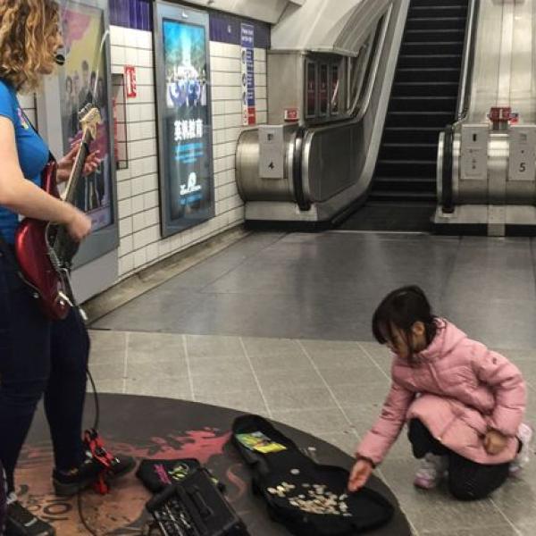 Busker nella metropolitana di Londra