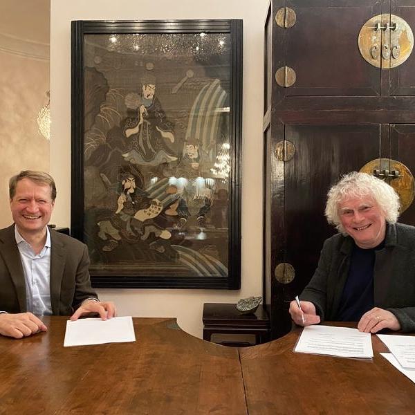 Simon Rattle firma il suo contratto con la Bayerische Rundfunk