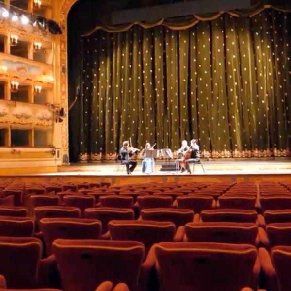 Concerto a teatro vuoto