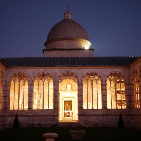 Il Camposanto di Pisa di notte