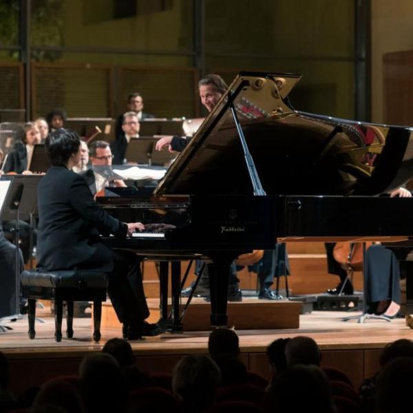 Jae Hong Park - Kristjan Järvi - Filarmonica Arturo Toscanini (foto Fabio Boschi)