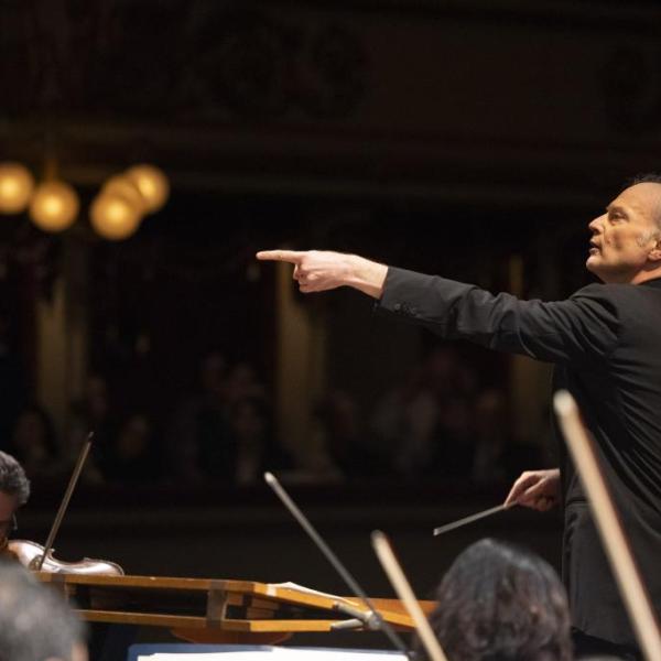 Gianandrea Noseda ( Foto Filarmonica della Scala Vito Lorusso)