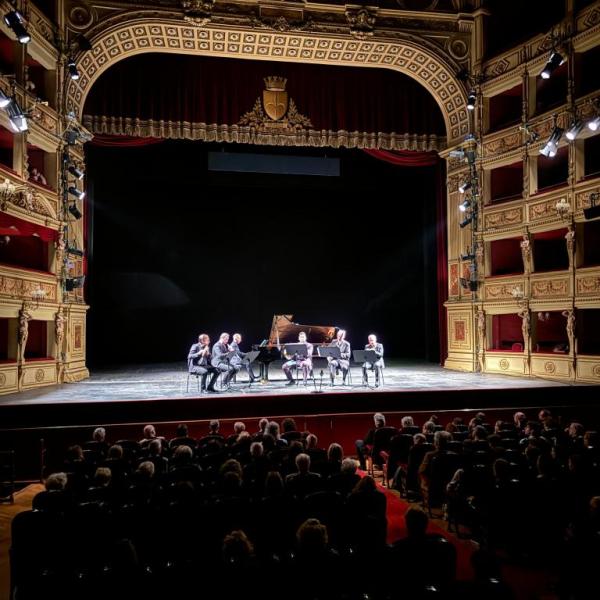 Orazio Sciortino e i solisti del Teatro alla Scala (Foto Maria Cristina Zerboni)