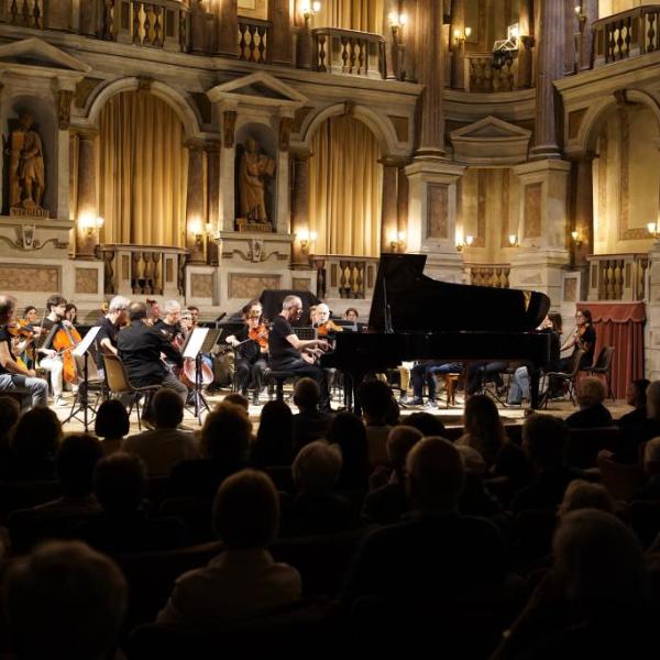 Lonquich e l'Orchestra da Camera di Mantova