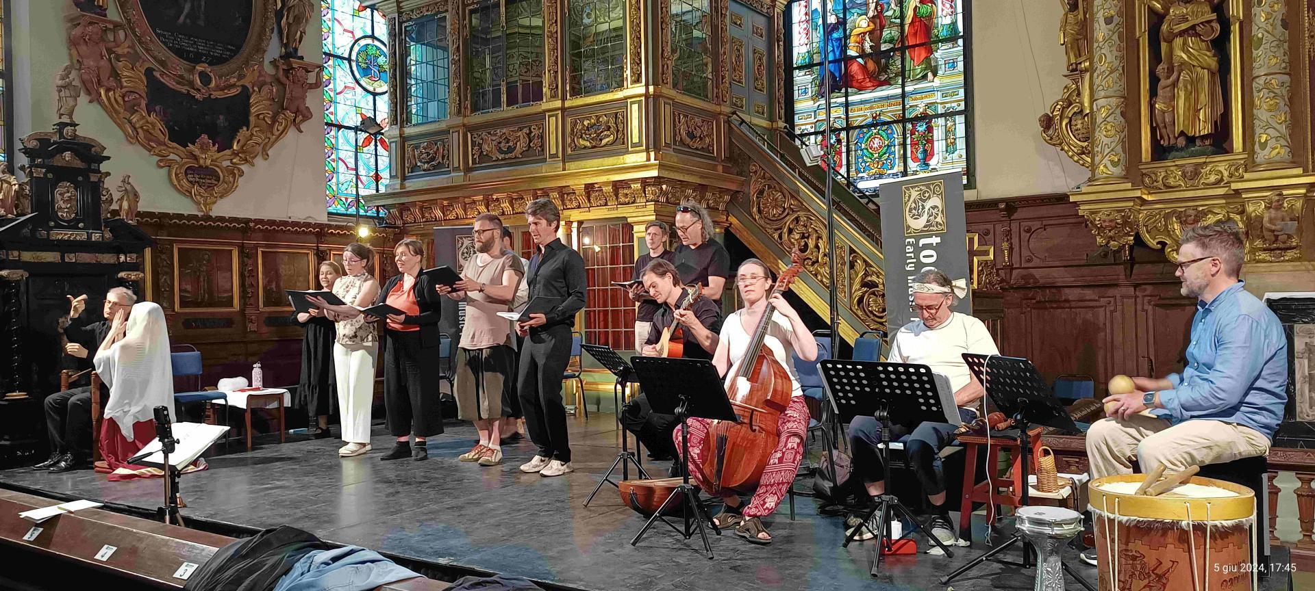 Ensemble Villancico durante la prova nella Chiesa Tedesca di Stoccolma (foto di P. Scarnecchia)