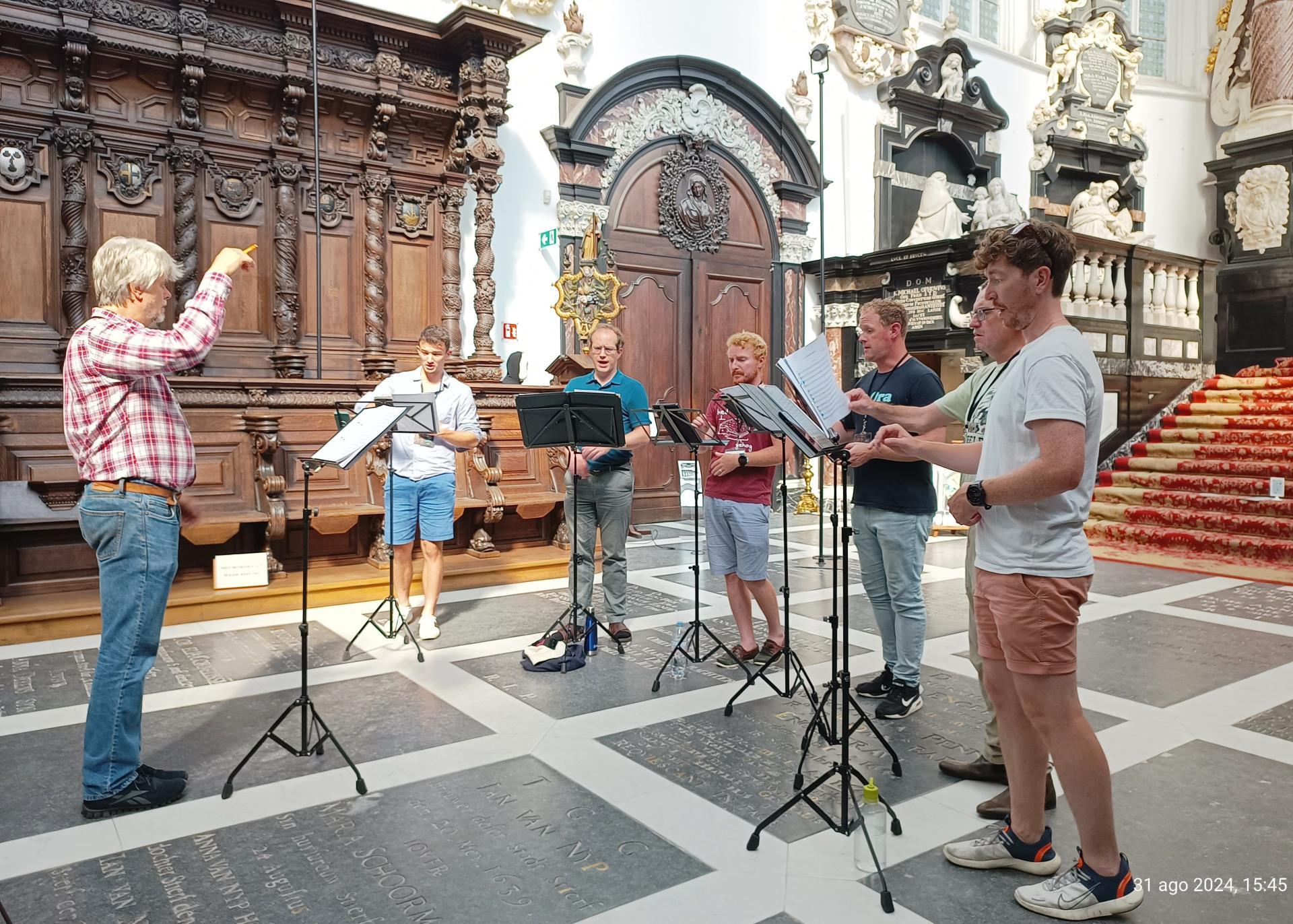 The Binchois Consort durante la prova nella Sint-Pauluskerk (foto di Paolo Scarnecchia)