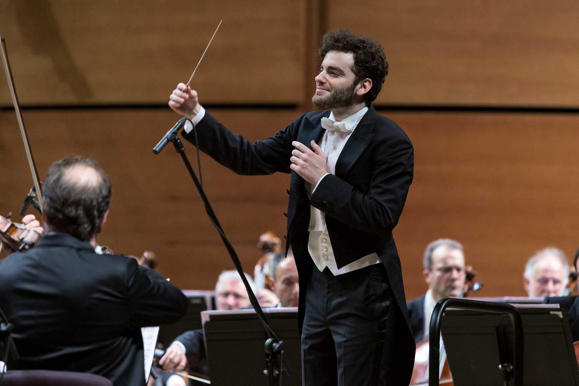 Tjeknavorian dirige l_Orchestra Sinfonica di Milano in Amore in musica - foto Angelica Concari