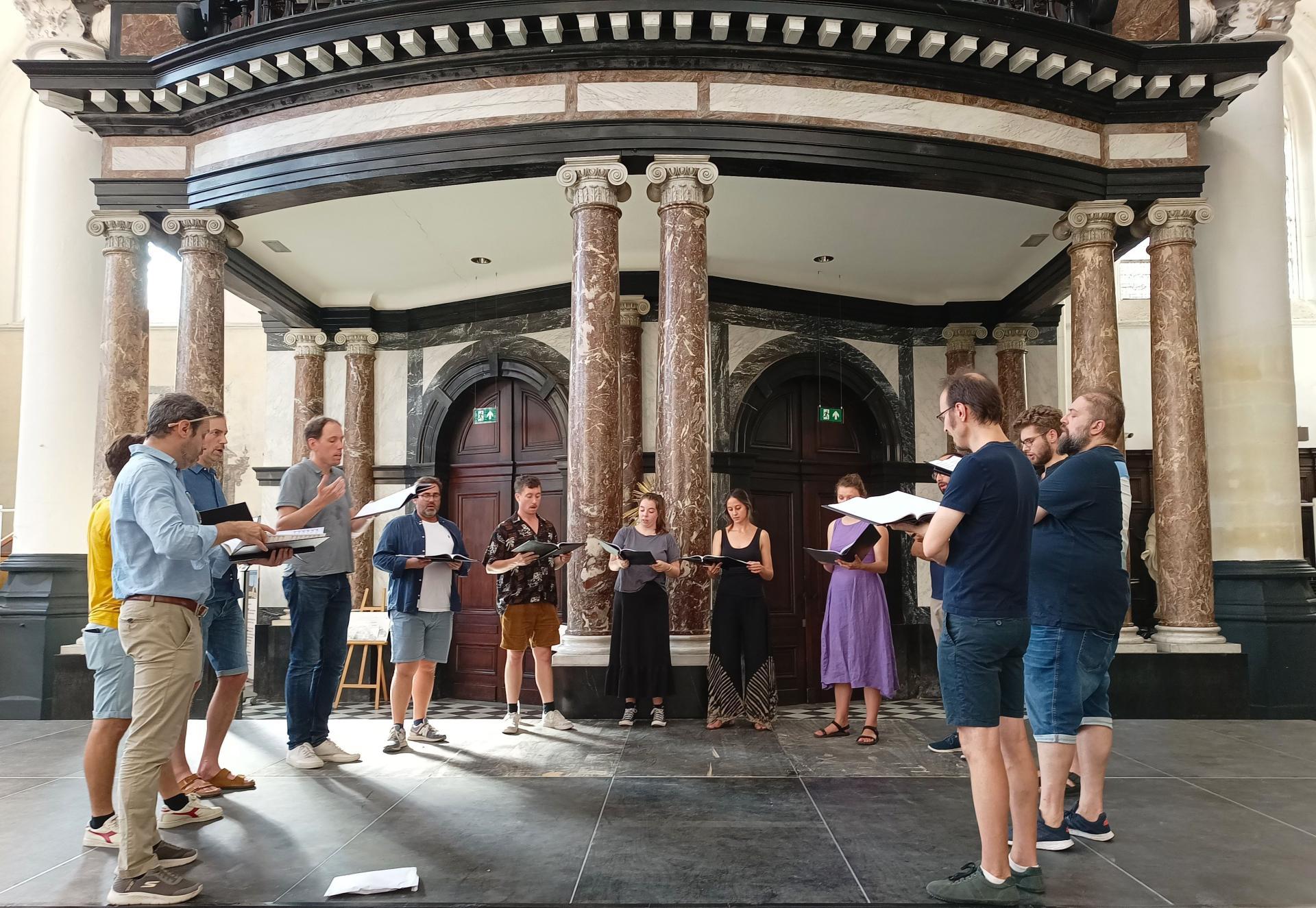 Vox Luminis durante la prova nella Sint-Pauluskerk (foto di Paolo Scarnecchia)