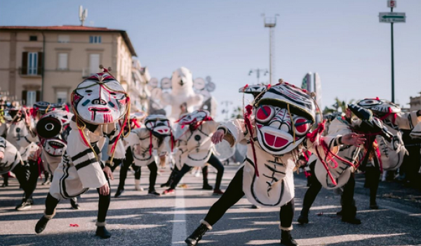 Teatro Regio di Parma. Verdi Off - Verdi Street Parade 'Le streghe di Macbeth!'