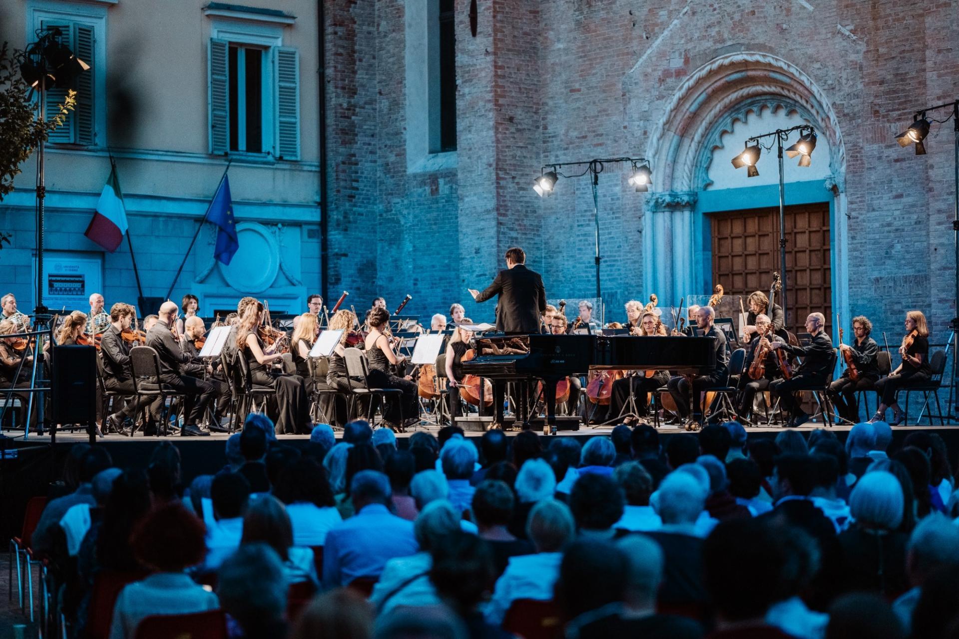 Vitali Alekseenok e Filarmonica Toscanini - Festival Toscanini (foto Luca Pezzani)
